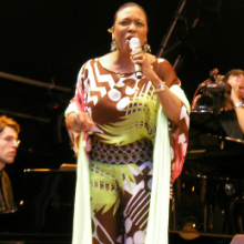 Dee Dee Bridgewater Resmi